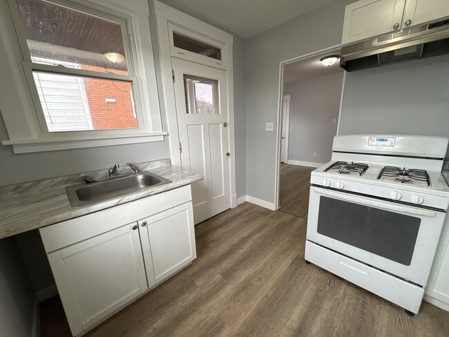 Building Photo - 2932 Pyramid Ave