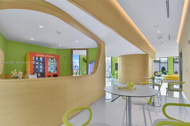 Building Photo - 501 NE 31st St