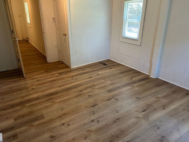 Building Photo - 2119 Elbon Dr