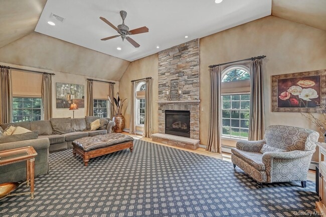 Building Photo - 24 Charnwood Dr