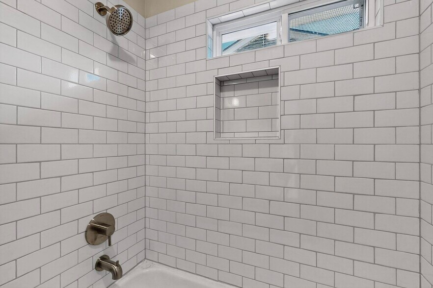 Building Photo - 2207 Housley Dr