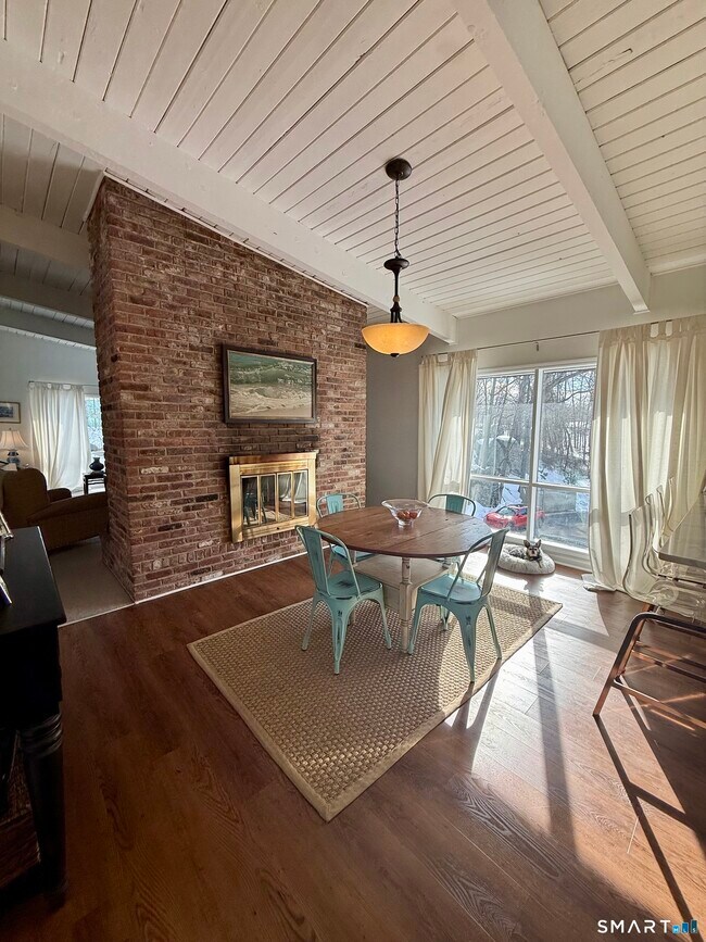 Building Photo - 85 Ledgebrook Dr