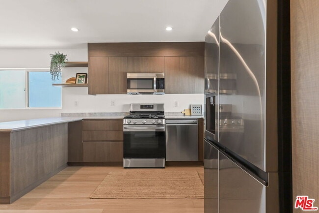 Building Photo - 843 Mariposa Ave