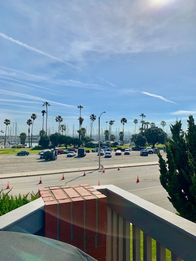 Building Photo - Beautiful Coastal Rental in Oxnard | 2 Bed...