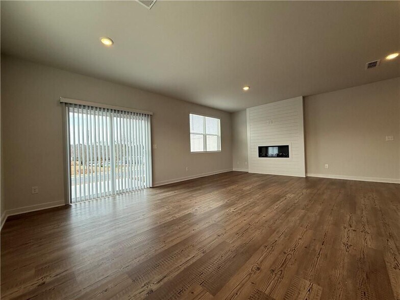 Building Photo - 7253 Mulberry St