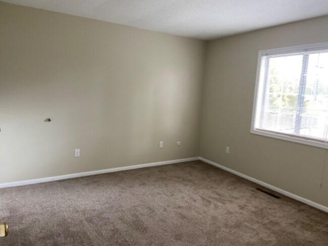 Building Photo - 615 Central Ave