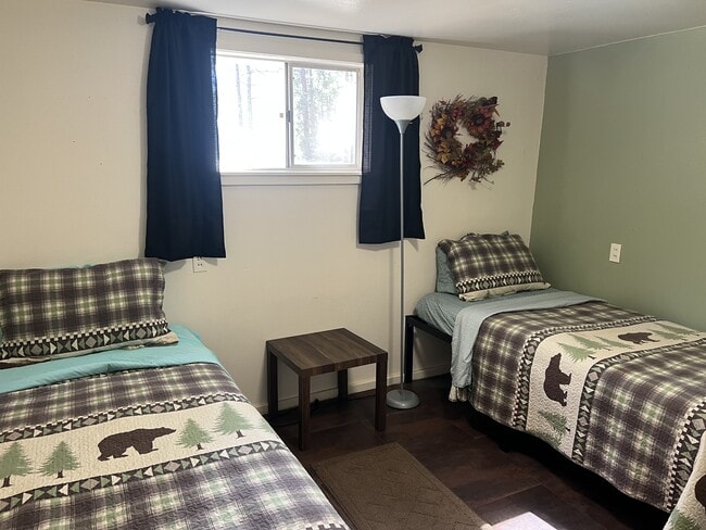 Building Photo - 102 Ivy Ln