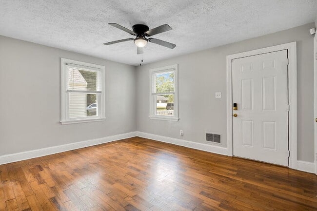 Building Photo - Charming 3-Bedroom, 1 Bath Home located in Sandston-$1750/Mo