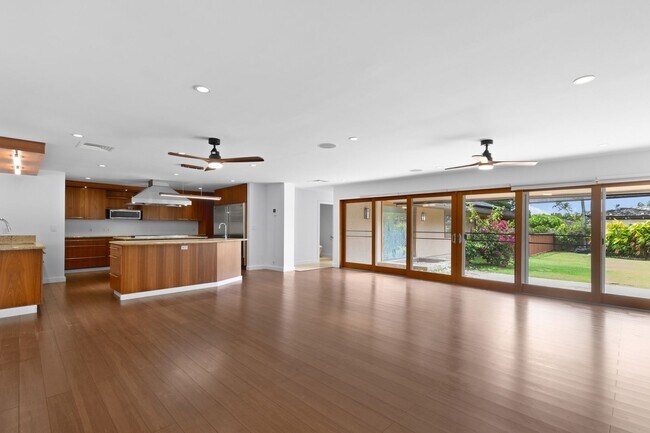 Building Photo - 1135 Kaimoku Pl