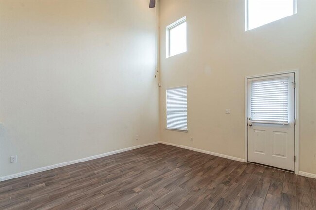 Building Photo - 2304 S Lakeline Blvd