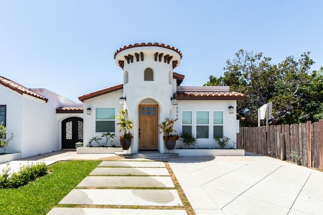 Building Photo - 10068 Russell Ave