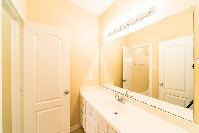 Building Photo - 6818 Alden Ct