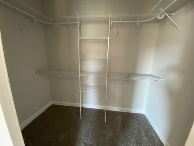 Building Photo - 3 Bedroom Brick Home with Modern Finishes!