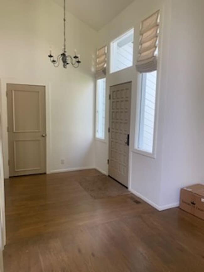 Building Photo - Beautiful 4 Bedroom 2.5 Bath home in Sun Valley