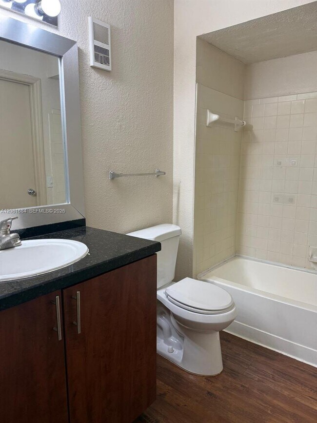 Building Photo - 12980 Vista Isles Dr