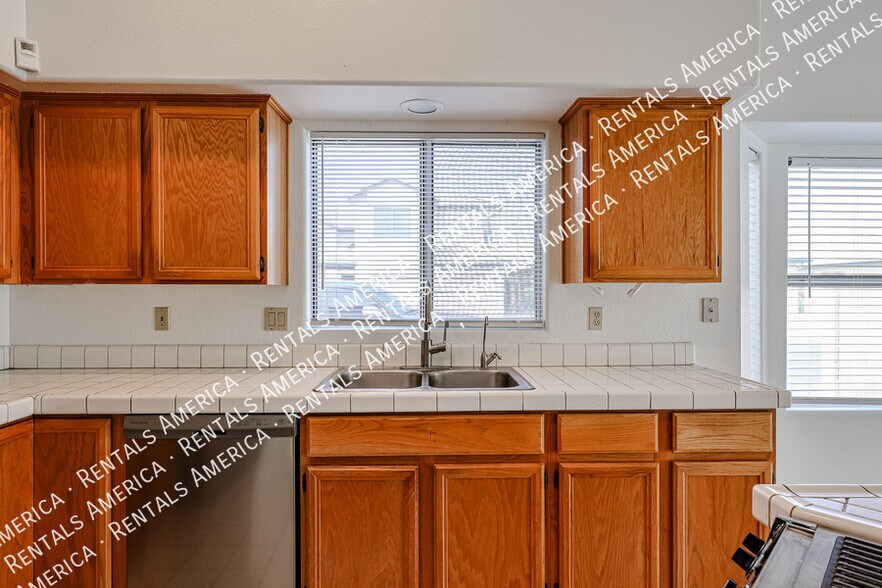 Building Photo - 15831 N 6th Ave