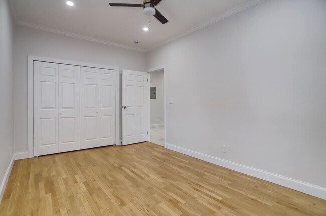 Building Photo - 915 Central Ave