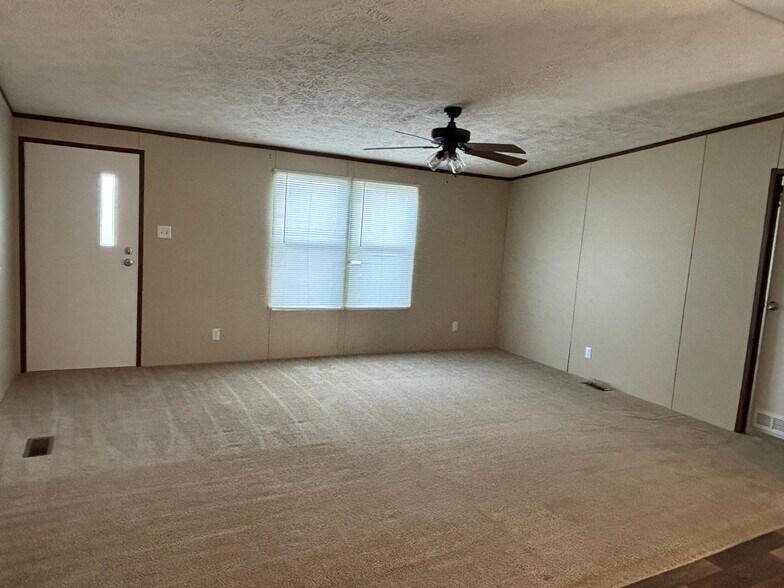 Living room - 265 College St