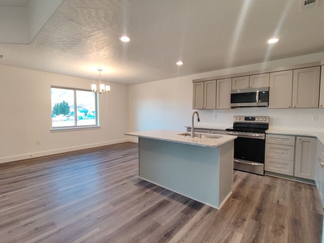 Building Photo - Newer Home for Rent in Benton City