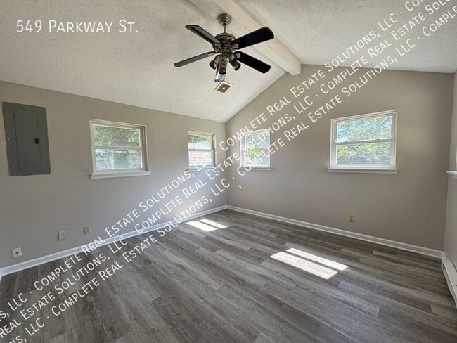 Building Photo - 549 Parkway St