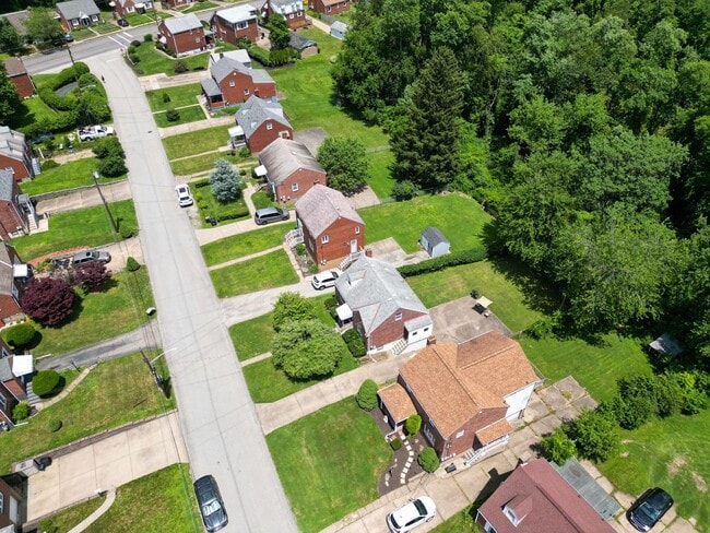 Building Photo - Charming 3-Bedroom Home on a Quiet Street ...