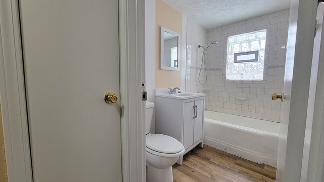 Building Photo - 2701 Wilshire Blvd