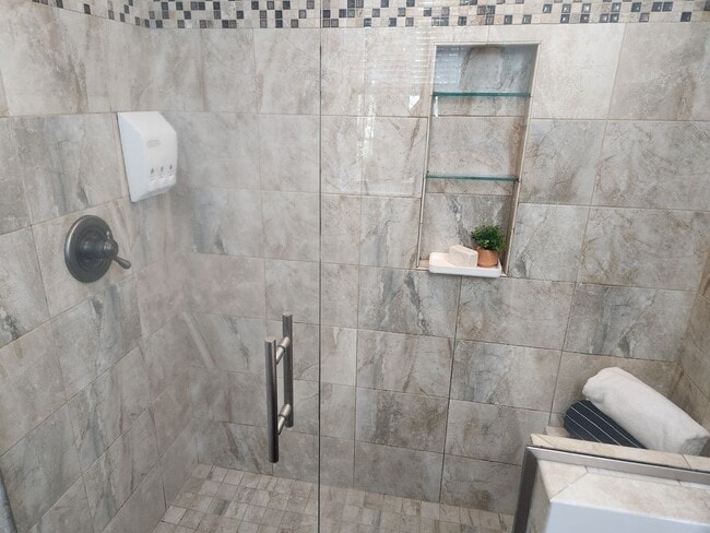 Building Photo - Chesterfield-Chester Area- Convenient to F...