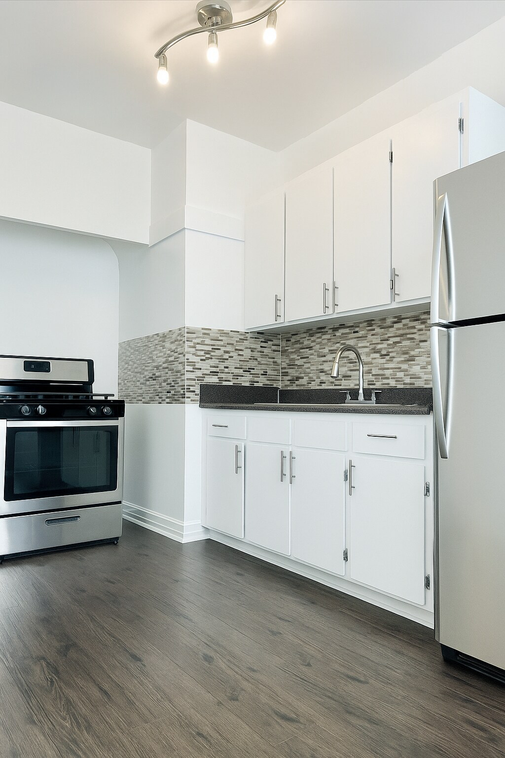 Building Photo - 913 Grattan St