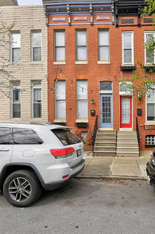 Building Photo - (2BD/1.5BA) Fabulous Patterson Park Townhome