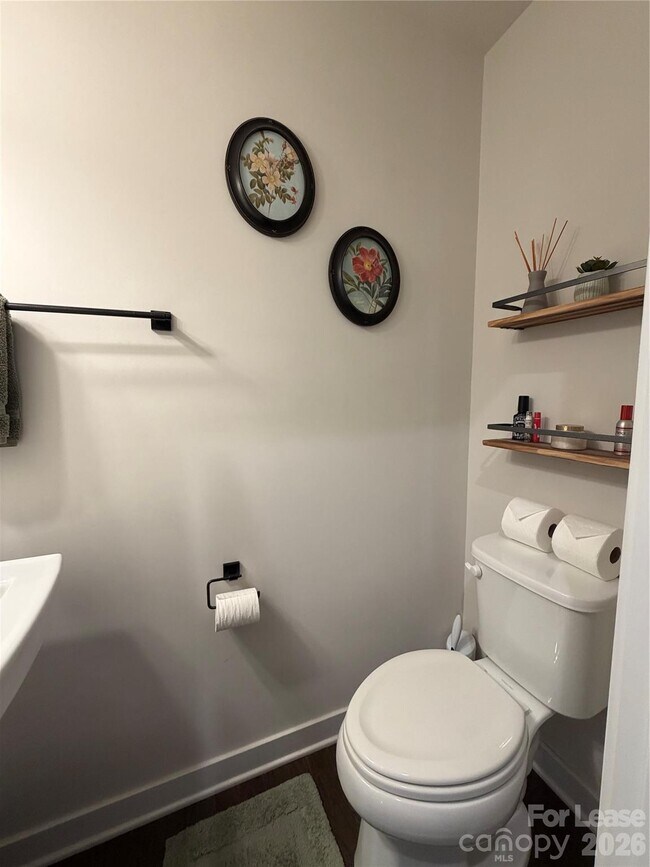 Building Photo - 163 Beacon Dr