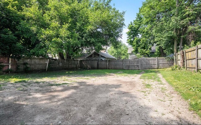 Building Photo - 811 Park St SW