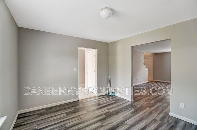 Building Photo - 3612 Willow Run Dr