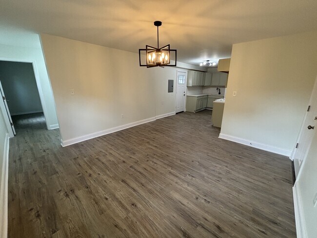 Building Photo - 2257 Central Dr