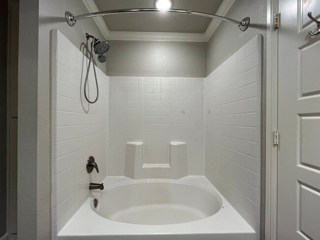 Building Photo - 5429 Meadow Ridge Dr