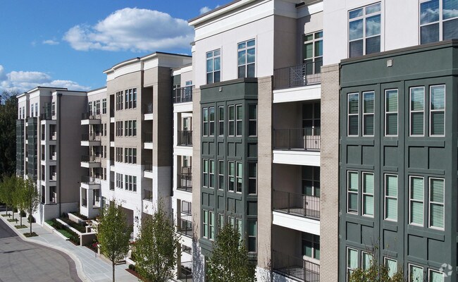 Building Photo - Camden Carolinian