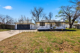 Building Photo - 941 W Hazel St