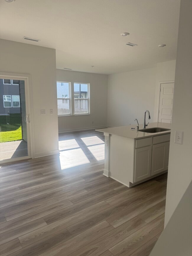 Building Photo - 15235 Farrington Rd