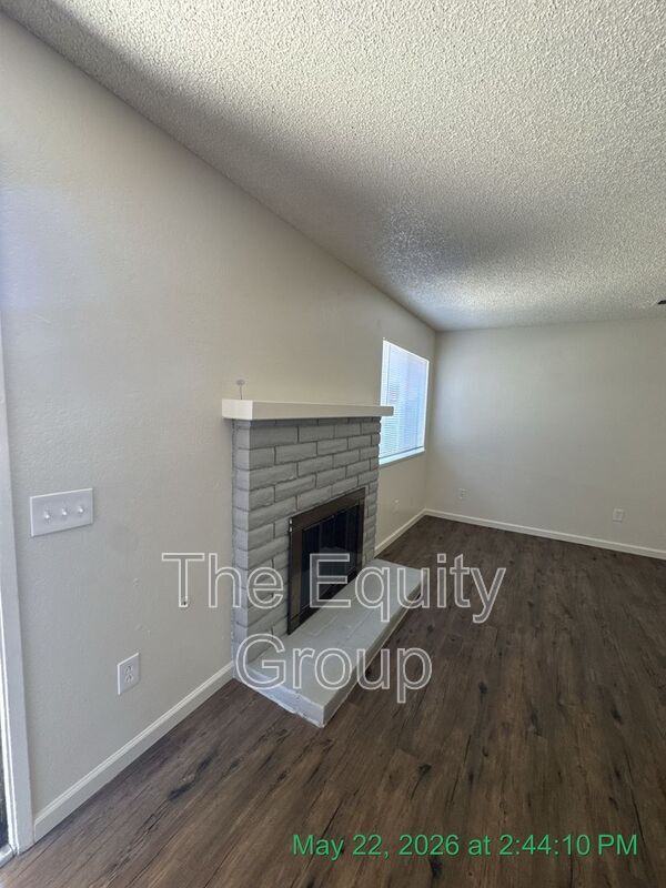 Building Photo - 148 S Peppertree St
