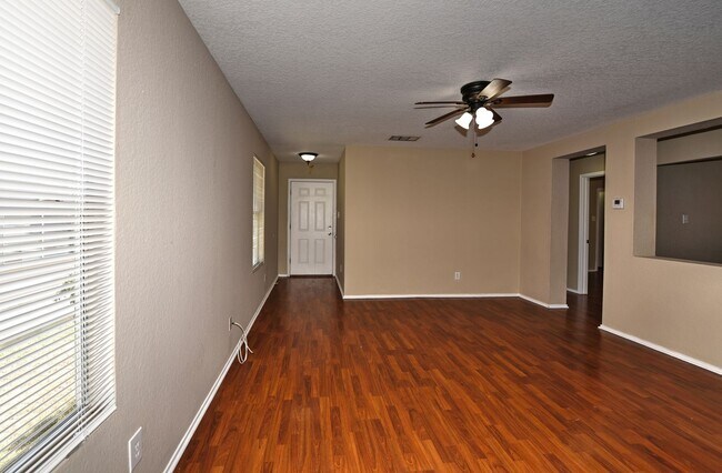 Building Photo - GREAT HOME  |  3 BEDROOMS + OFFICE  |  CLO...
