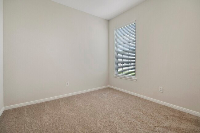 Building Photo - 15838 Berry Hl Dr