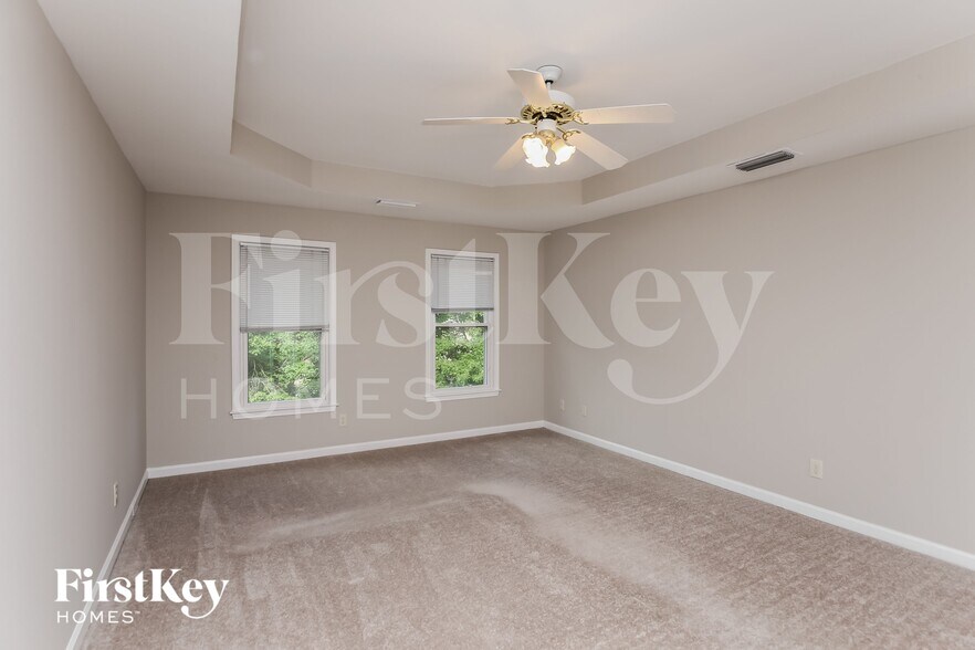 Building Photo - 3215 Maple Terrace Dr
