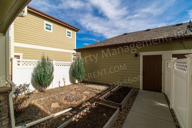 Building Photo - 5020 Cinquefoil Ln
