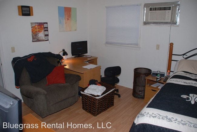 Building Photo - 2 br, 1 bath Apartment - 1348 Royalty Court