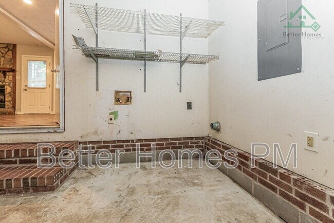 Building Photo - 7312 Pebblebrook Dr