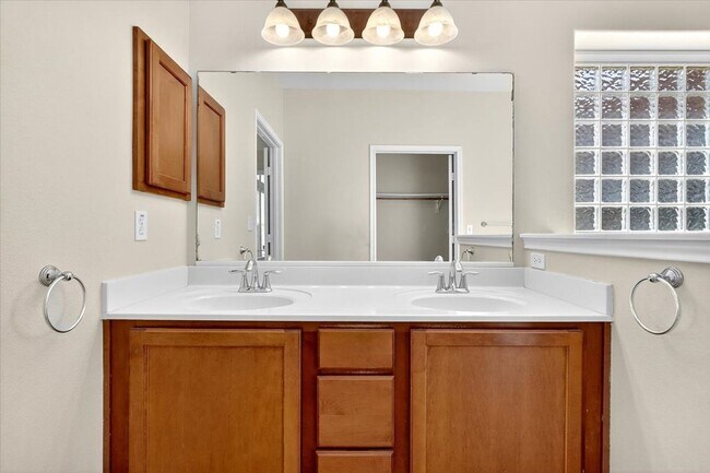 Building Photo - 6018 Tapestry Dr