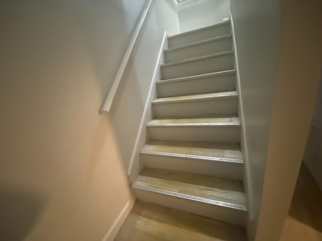 Building Photo - Room in Duplex on Beck St