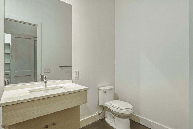 Building Photo - 304 Pavonia Ave