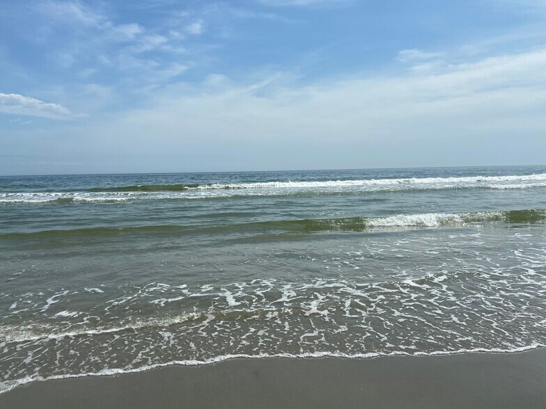 Building Photo - 7403 N Ocean Blvd