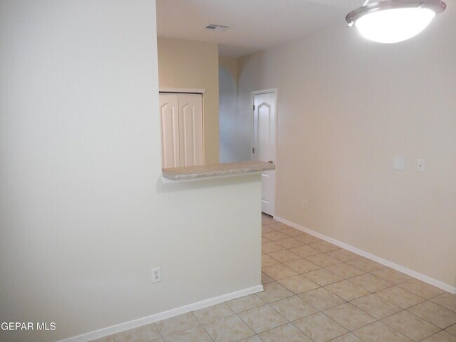 Building Photo - 14741 Calhoun Dr