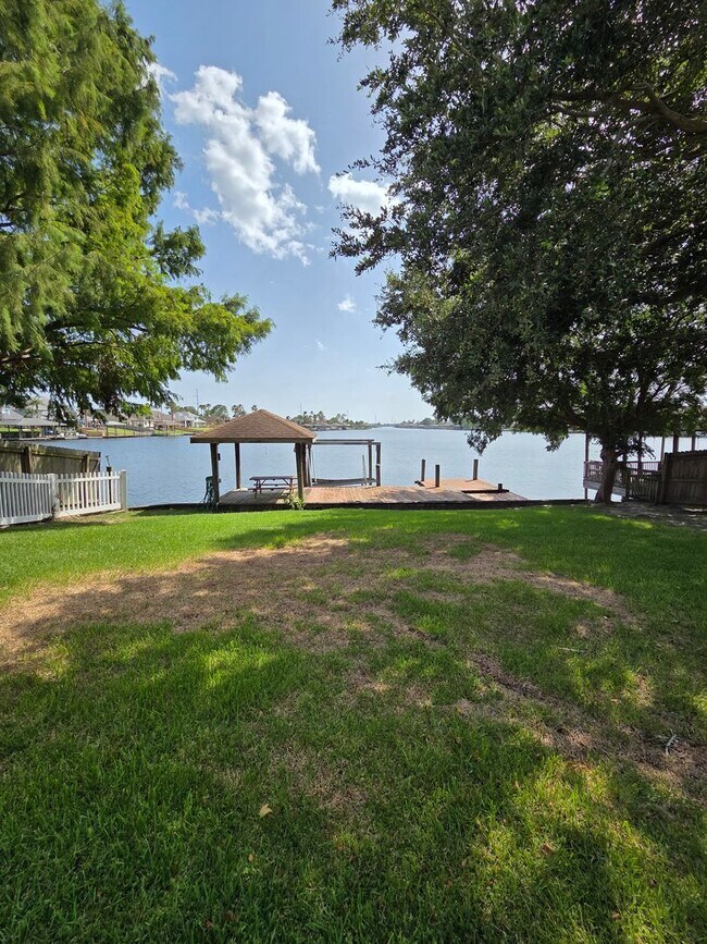 Building Photo - 117 Moonraker Dr
